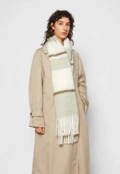 Even&Odd Scarf - Green/White -FOREVER 21 05498f1e32b44f71b5ceb16e5744a907