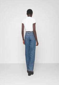 Relaxed Fit Jeans - Light Blue Denim -FOREVER 21 157753b121644162b995d5897e6cbffe