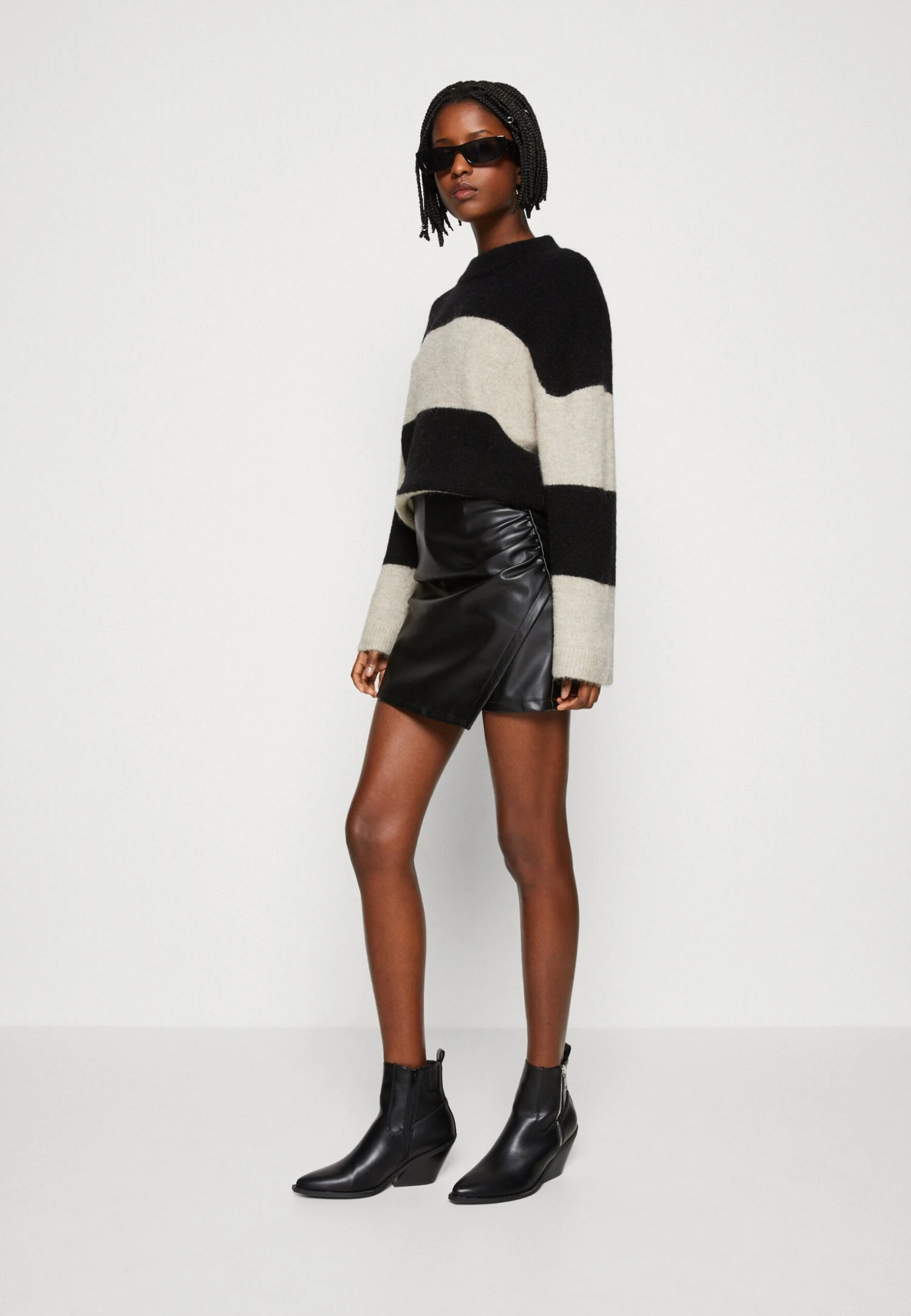 Even&Odd Shorts - Black 4 Even&Odd Shorts - Black - Image 2