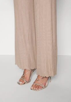 Trousers - Beige -FOREVER 21 2d0c16696fb74453b0001770b7f4b126