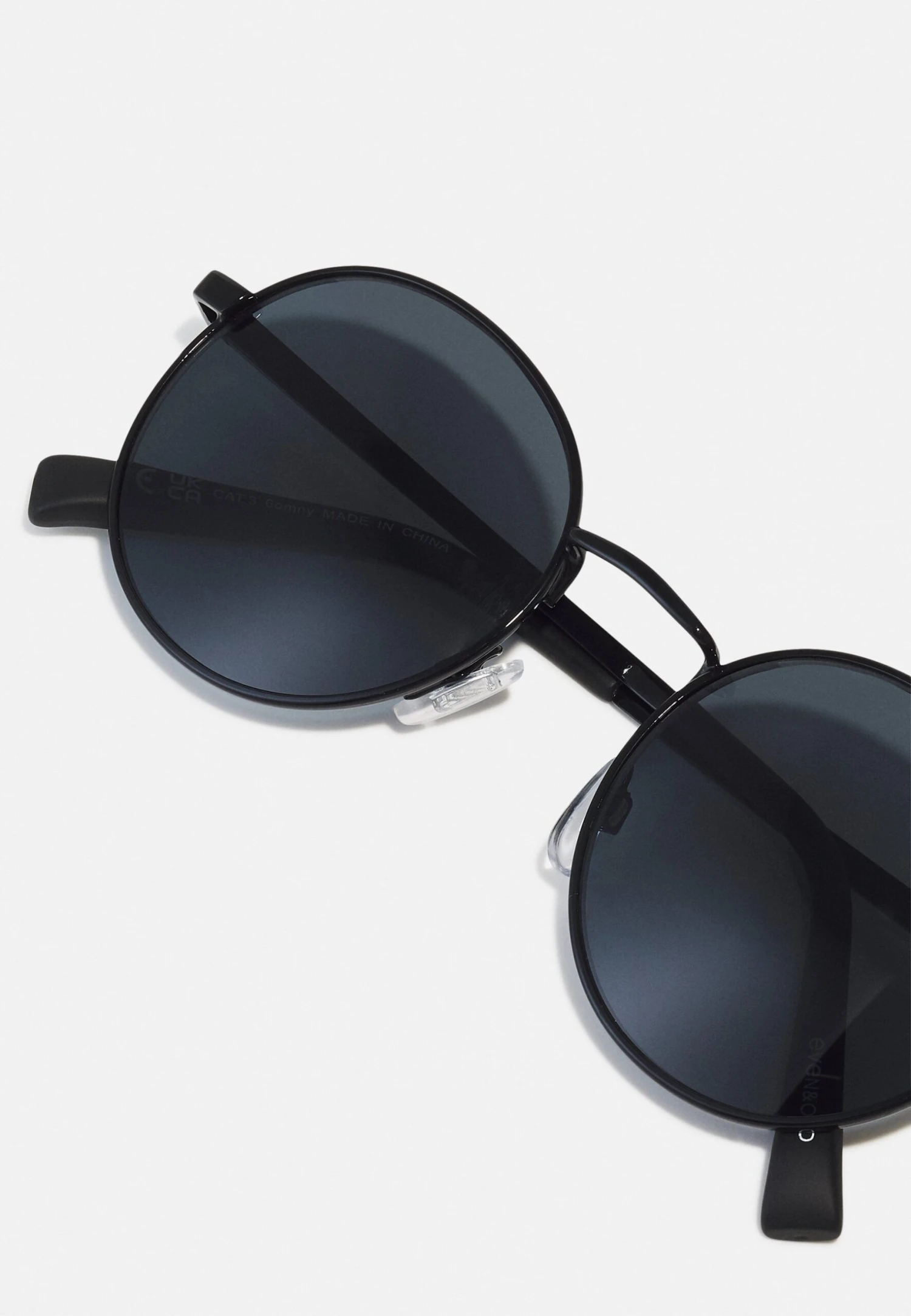 Even&Odd Sunglasses -Black 6 Even&Odd Sunglasses -Black - Image 4