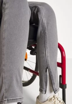 Even&Odd Jeans Skinny Fit - Grey Denim -FOREVER 21 33ea39d6e183447d92fe621070e8939b