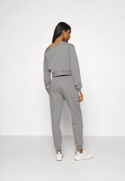 Even&Odd Off Shoulder&Jogger Set - Tracksuit Bottoms -FOREVER 21 36c41b8f7f2d4d87a7288a52efe8a6bf