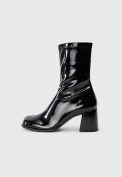 High Heeled Boots - Black