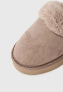 Slippers - Grey 14 Slippers - Grey -FOREVER 21 3b1263fdcffa4d7797fa3fc1e833934f
