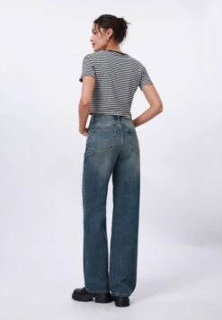 Relaxed Fit Jeans - Dirty Denim -FOREVER 21 41390f31093747e19276bdac325bf059