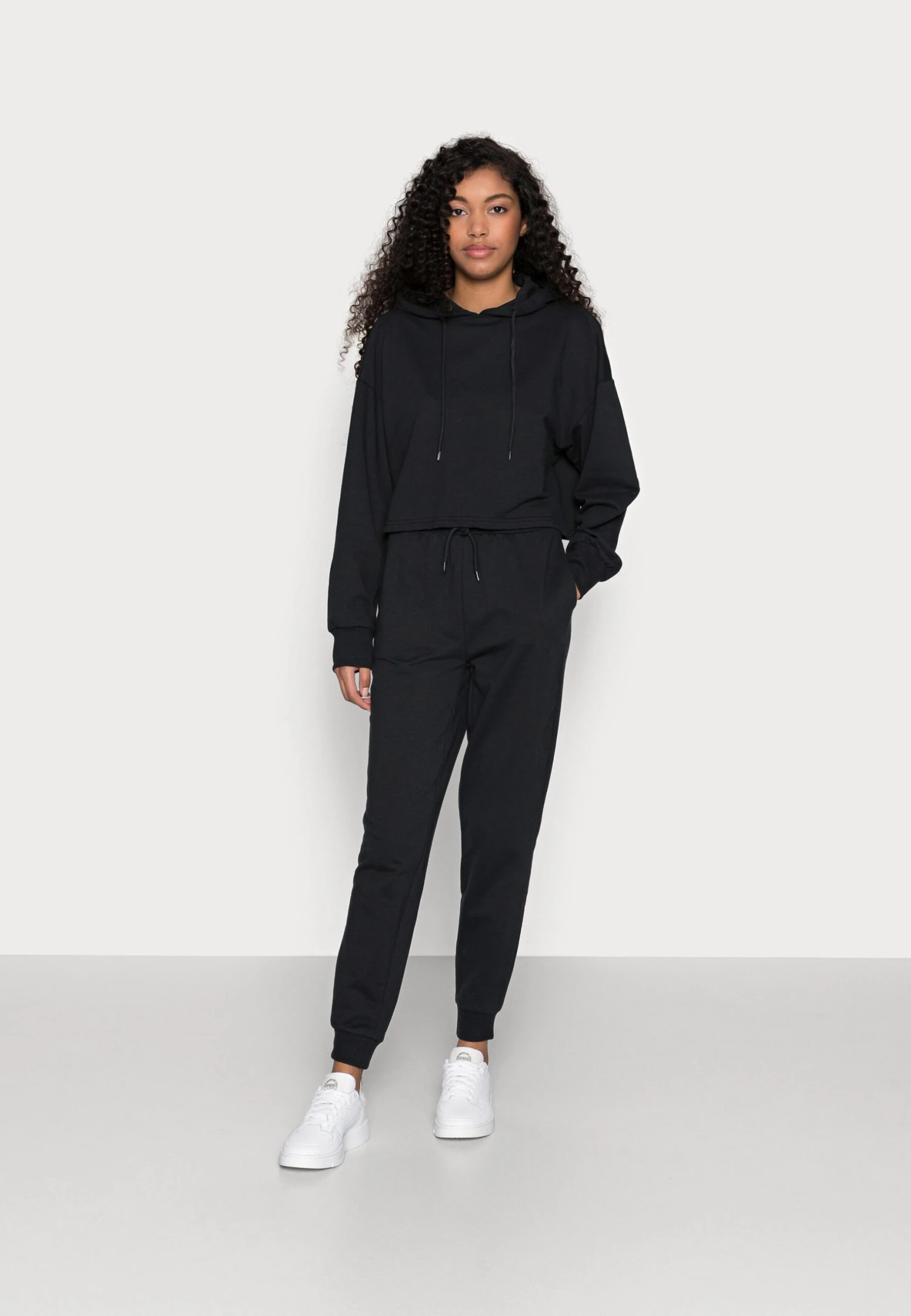 Set - Tracksuit - Black 3 Set - Tracksuit - Black