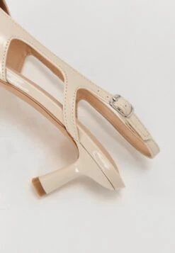 Classic Heels - Offwhite -FOREVER 21 4893e11b4d45479e8c6d0ff12b638abd