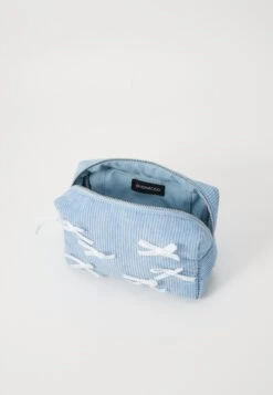 Even&Odd BOW - Wash Bag - Blue/off-white -FOREVER 21 60ea4f601d12438b8e6a7ddb3c041545