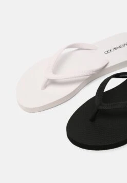 Even&Odd 2 Pack - Pool Shoes - Black/White 15 Even&Odd 2 Pack - Pool Shoes - Black/White -FOREVER 21 61572a5719004b88b1350f88d8616a3c