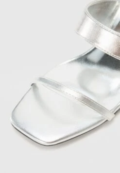 Even&Odd Heeled Mules - Silver -FOREVER 21 6f1371fabc144a66bd07907e16548bbe