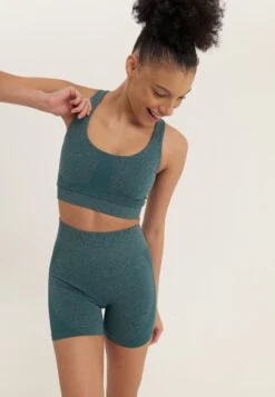 MEDIUM SUPPORT SEAMLESS SPORTS BRA WITH CUT OUT RACER BACK - Medium Support Sports Bra - Mint