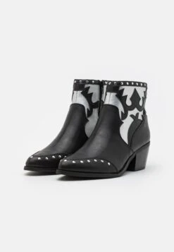 Even&Odd Cowboy/Biker Ankle Boot - Cowboy/Biker Ankle Boot -FOREVER 21 777c114026a9427e8d5be530e5660abd