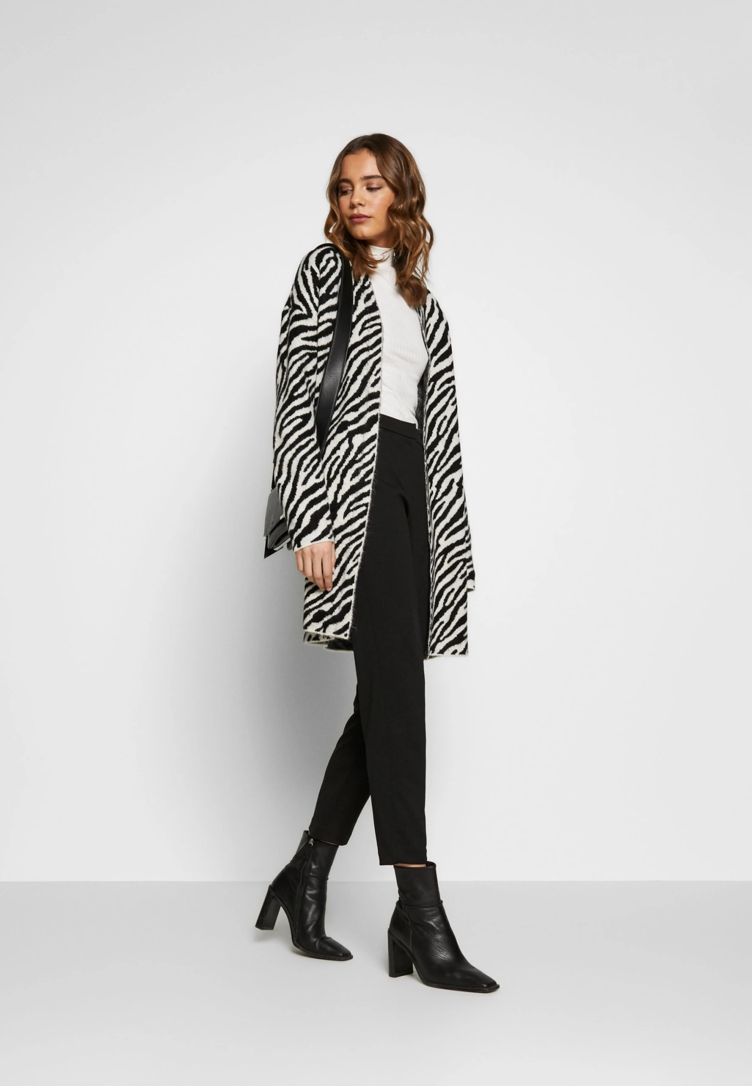 Even&Odd 2 Pack - Top - Off-White/Black 4 Even&Odd 2 Pack - Top - Off-White/Black - Image 2