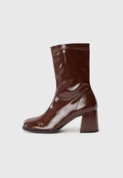 High Heeled Boots - Black -FOREVER 21 7f3477baa9064cd18e74636866b1a828