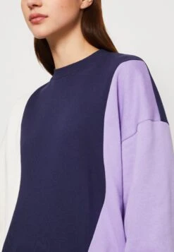 Even&Odd Sweatshirt - Dark Blue/Purple/Off-White -FOREVER 21 855fbae1a880450ca156f2972f9d6656