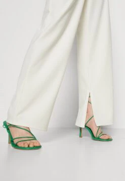 Even&Odd Trousers - Off-White -FOREVER 21 8a8824ae6f164a0f8a1d1c6ee7626446