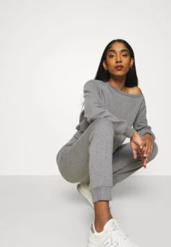 Even&Odd Off Shoulder&Jogger Set - Tracksuit Bottoms -FOREVER 21 8ebeecd3da7047339b6408611ac59d54