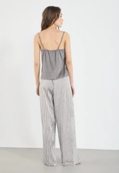 Even&Odd SET - Pyjama Set - Slate Grey -FOREVER 21 8fadc679931c49bca880de37f811cc88