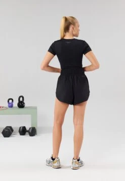 ESSENTIAL QUICK DRY CROPPED SHORT SLEEVE T-SHIRT - Basic T-shirt - Black 15 ESSENTIAL QUICK DRY CROPPED SHORT SLEEVE T-SHIRT - Basic T-shirt - Black -FOREVER 21 94c405efea8144998be2e8c0bea85478