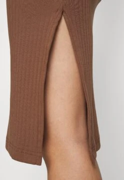 Pencil Skirt With Slit - Pencil Skirt - Brown -FOREVER 21 954f7981835e476381a28023a09b166b