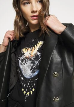 Even&Odd Hattie Moon And Butterly Tee - Print T-Shirt - Black -FOREVER 21 9f603111deaa42f8baea2ee2fadb43f0