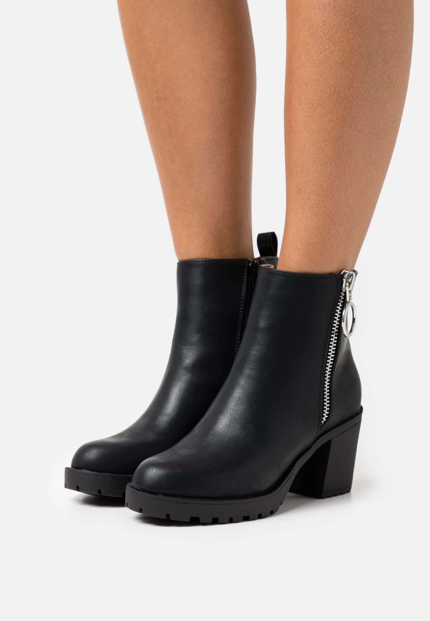 Classic Ankle Boots - Classic Ankle Boots 3 Classic Ankle Boots - Classic Ankle Boots