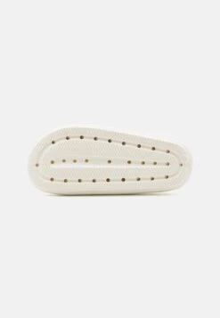 Even&Odd Pool Slides - White -FOREVER 21 b888551971104f5297bf34faef76acaf