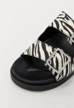 Even&Odd Mules - White/black -FOREVER 21 bc2cc0f60b724e7cb523b2c55cd5f986