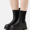 Boots - Black -FOREVER 21 c166bb53eaba4afe828605786c76265c