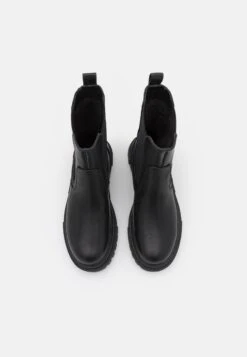 Winter Boots - Winter Boots -FOREVER 21 ca309bc0c1e949c589dd7e0f18176a91