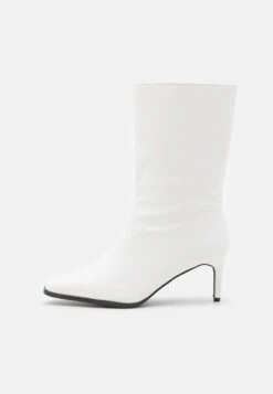 Even&Odd Boots - White -FOREVER 21 cedac9d3e01b450495867f3f2a9cc425