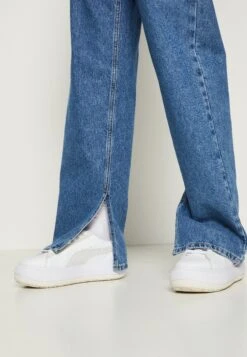 Even&Odd Straight Leg Jeans - Light Blue Denim -FOREVER 21 d09f2f5ecbfb4f71bc11cd0969d1bb03