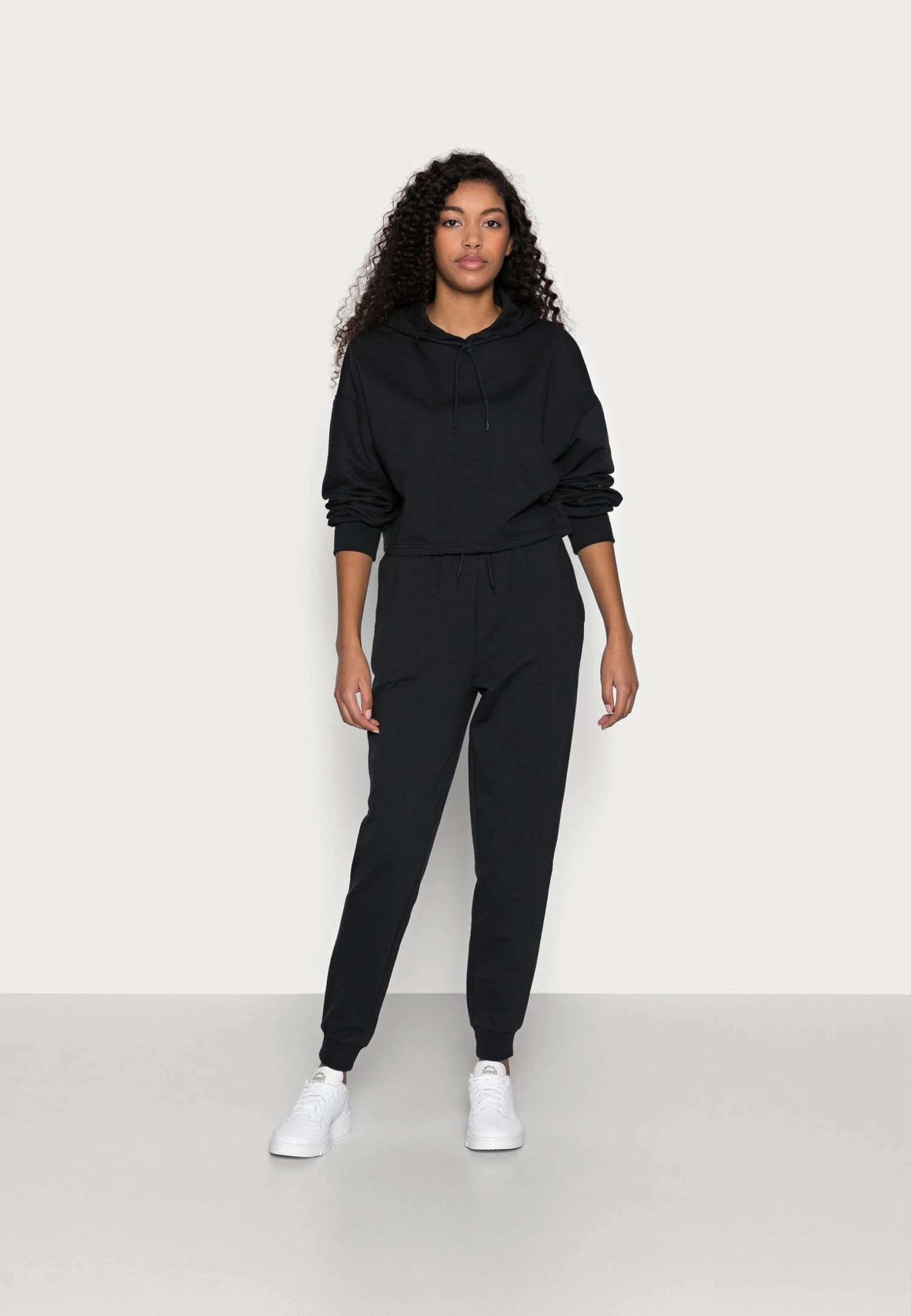 Set - Tracksuit - Black 4 Set - Tracksuit - Black - Image 2