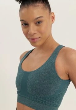 MEDIUM SUPPORT SEAMLESS SPORTS BRA WITH CUT OUT RACER BACK - Medium Support Sports Bra - Mint -FOREVER 21 e4cb291c934544fbb6758a40b86dcab0