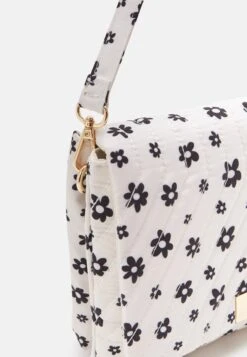 Even&Odd Handbag - Off-White -FOREVER 21 e69f5b4534214d838c6ccc0ba93c532f