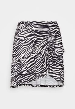 Even&Odd Mini Skirt - Mini Skirt -FOREVER 21 e7ef7ba9d92341f59ac974d4e9c046f8