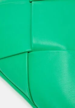 Even&Odd Clutch - Green 9 Even&Odd Clutch - Green -FOREVER 21 eaa92b162def484f8c4c1bad9b4039ae